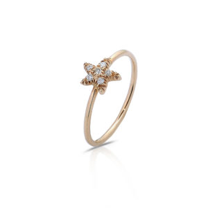 ANELLO CON  CENTRO STELLA MARINA INCASSATA IN BRILLANTI