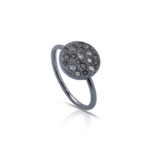 ANELLO CON PASTIGLIA ROTONDA SPRUZZATA DI DIAMANTI COGNAC