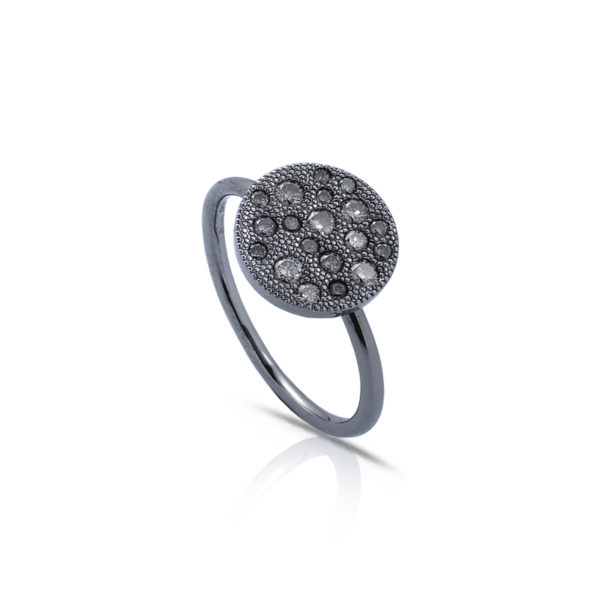 RING WITH BROWN DIAMONDS SPRAYED ROUND CENTER