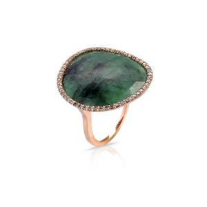 ANELLO CON CENTRO SMERALDO TAGLIO FANCY CON CONTORNO IN BRILLANTI COGNAC